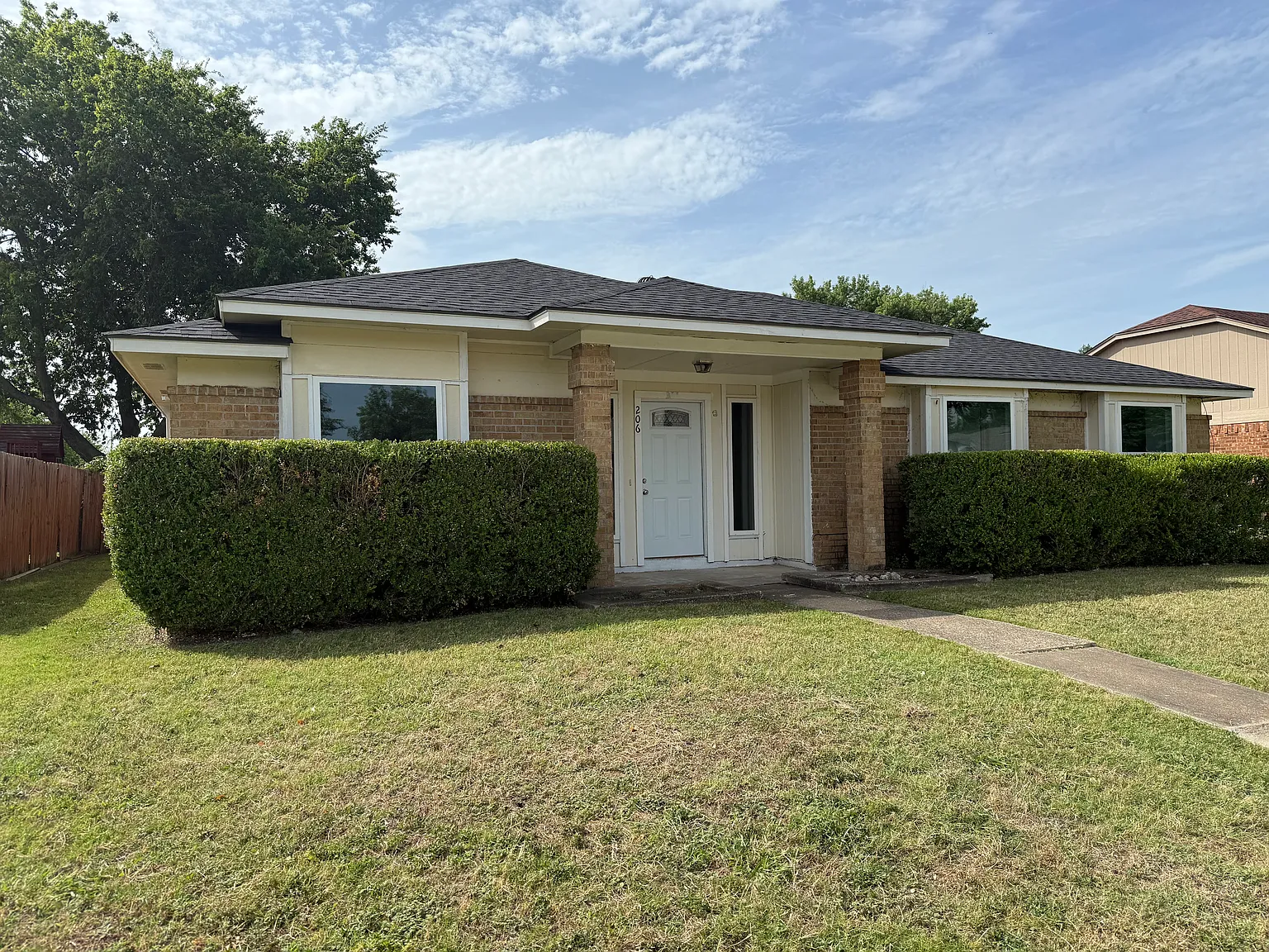4 bed, 2130 sqft, $2,500 — Photo 2