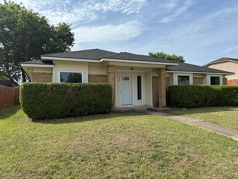 206 E Ridgegate Dr — Photo 2