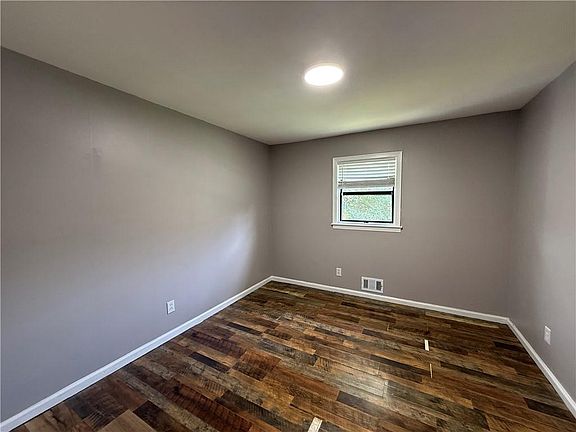 4th image of 6271 Mountain Ct SE