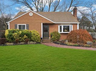 905 Chester Rd, Sayville, NY 11782