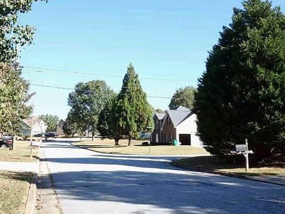Exterior Neighborhood (street photo)