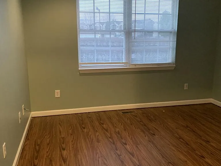 1100 Horsemans Ln — Photo 10