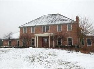 3504 Royal Woods Dr, Crystal Lake, IL 60014