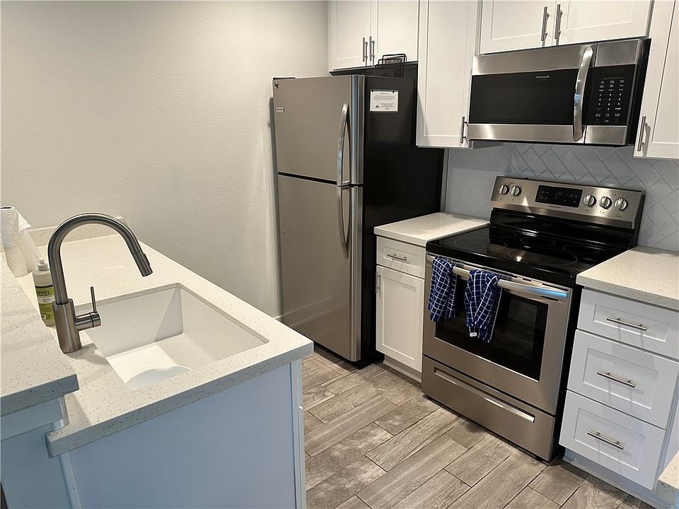 1st image of 611 Lauderdale Dr #611