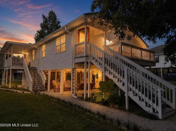 253 Market St, Pass Christian, MS 39571