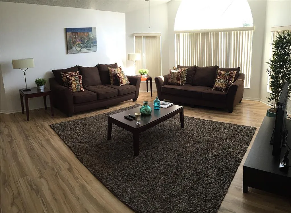 3 bed, 2.0 bath, 1220 sqft, $1,600 — Photo 2