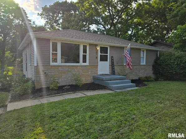 203 Elmhurst Dr, Washington, IL 61571
