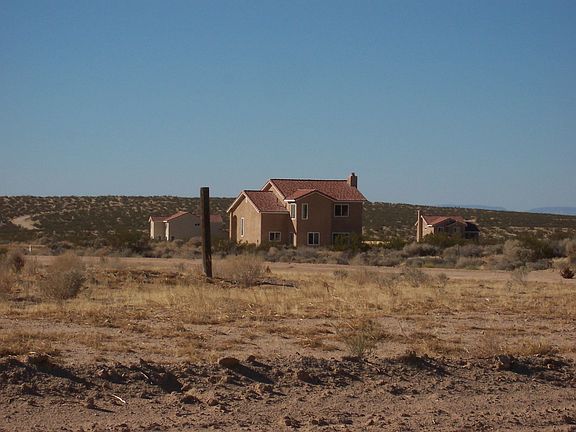 near by 2200sqft 2 story home