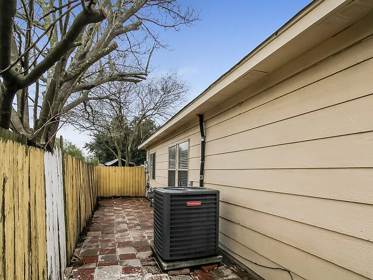 6615 Bluebottle Ln — Photo 16
