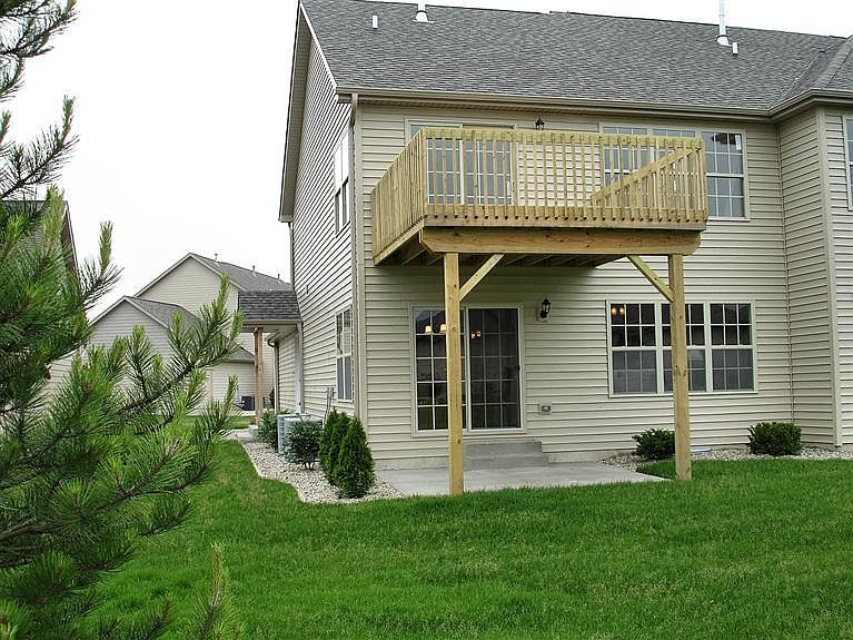 2nd image of 927 Veterans Ln
