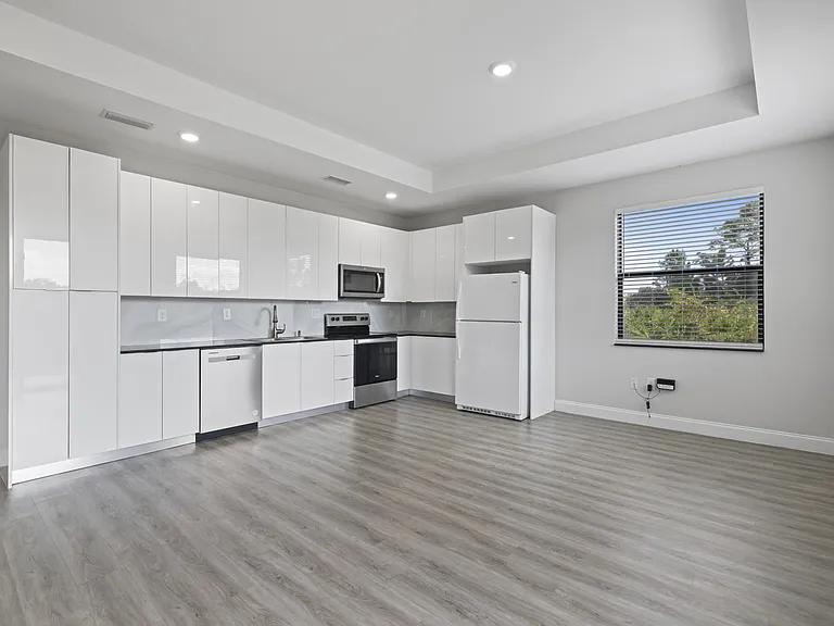 679 Windermere Dr — Photo 7