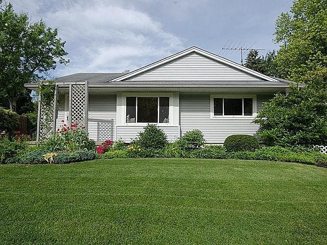 1st image of 1441 Argyle Cres