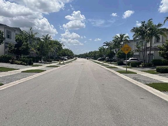 Exterior Neighborhood (street photo)
