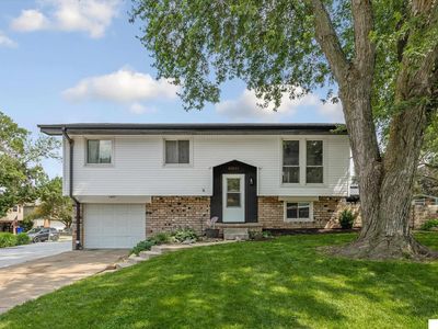 7713 Chestnut St, La Vista, NE, 68128