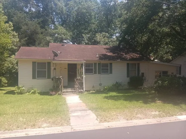 325 1st St, Chickasaw, AL 36611