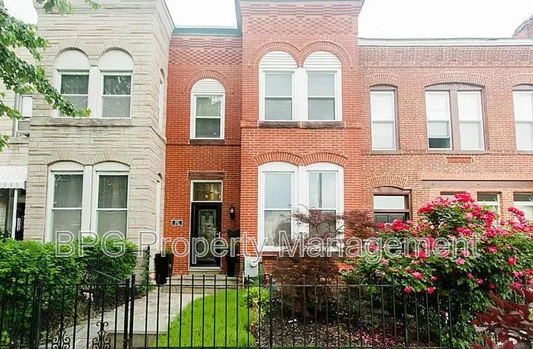 1027 7th St NE — Photo 1