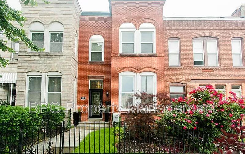 1st image of 1027 7th St NE
