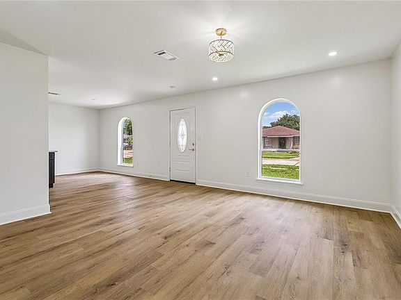 5th image of 2401 Taffy Dr
