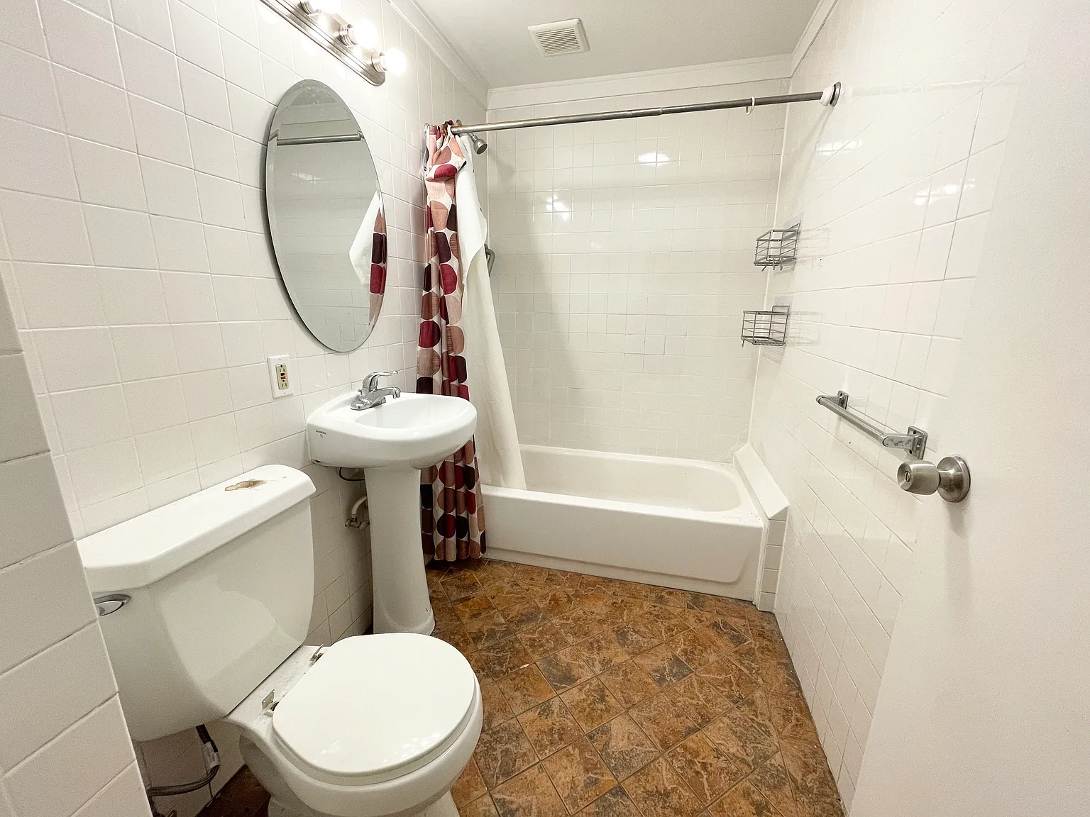 3 bed, 1.5 bath, $3,300 — Photo 2