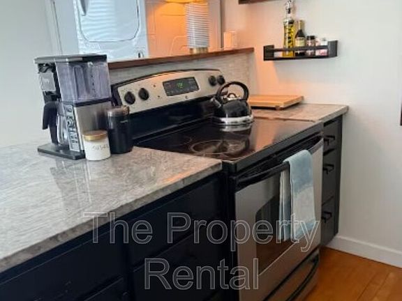 4th image of 1700 Golder Ave #1