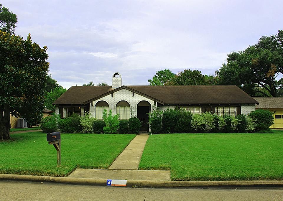 1st image of 2518 Pomeran Dr