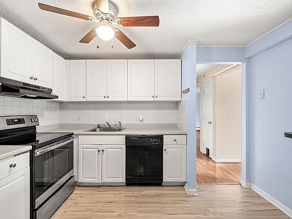 4th image of 5 Birchwood Point #301