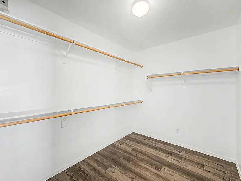 6918 S 46th Ln — Photo 16
