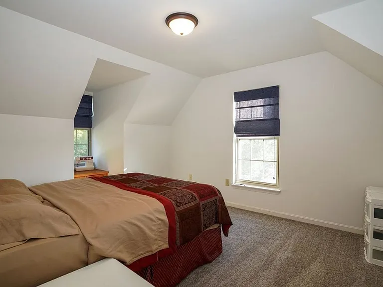 900 Skyview Dr — Photo 13