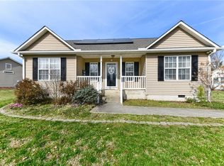 144 Falling Creek Dr, Thomasville, NC 27360