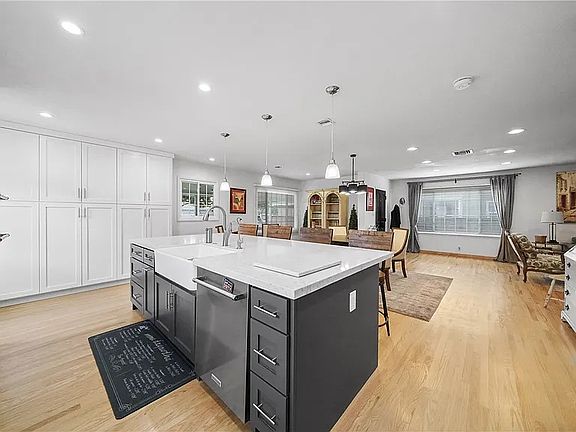 2nd image of 329 E Everett Pl