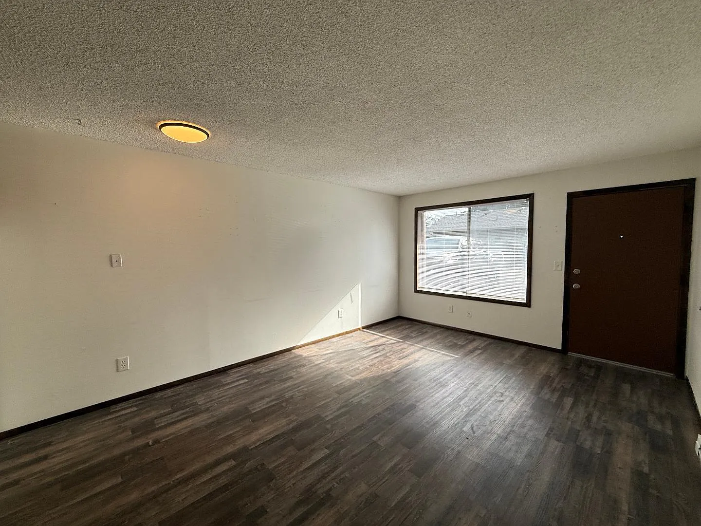 1060 W 12th St - 1 — Photo 2