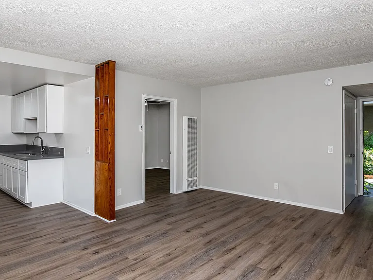 420 Burchett St — Photo 7