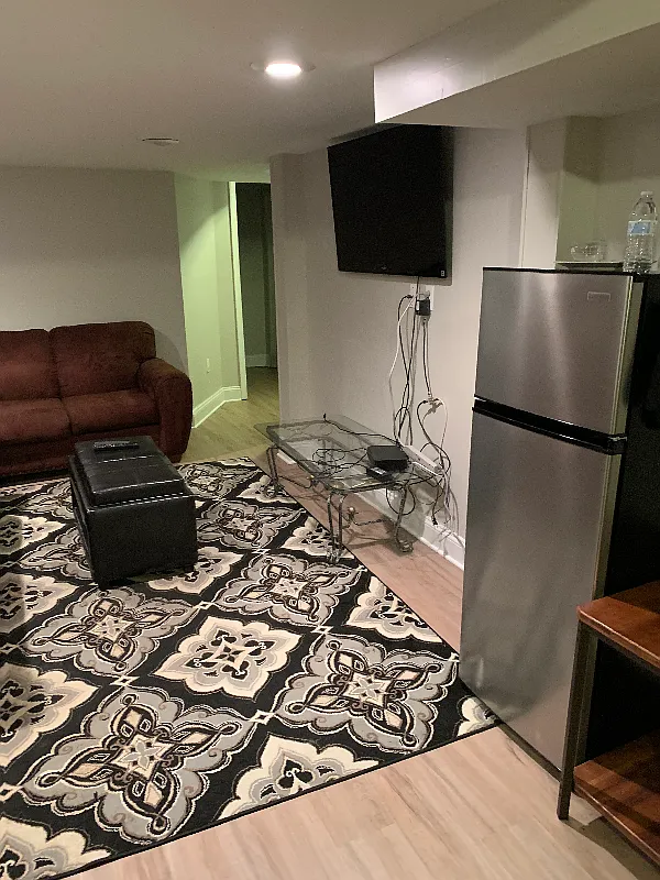 Basement Apt for Rent - Single Professional — Photo 2
