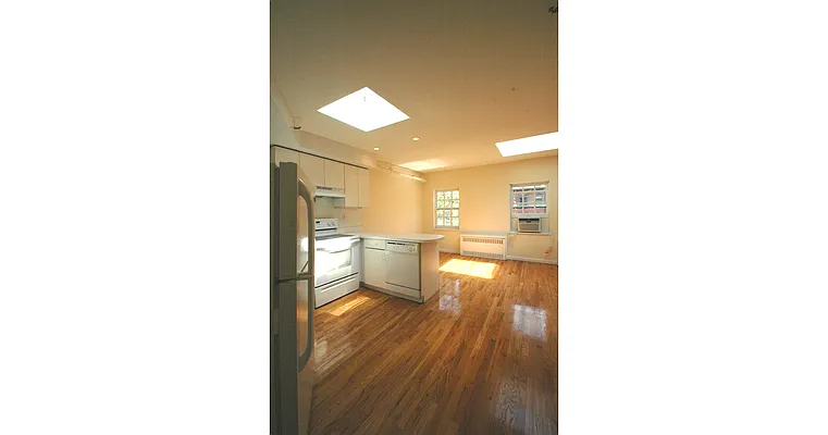 Rented by BLU Real Estate | media 11