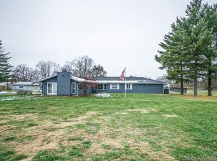 3749 N Oak Hill Rd, Rochester, IL 62563