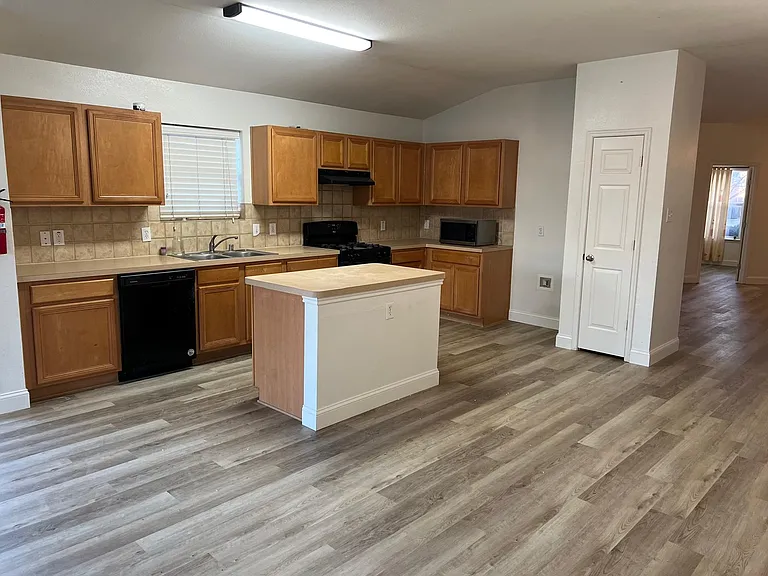 12466 Shepherds Hill Ln — Photo 8