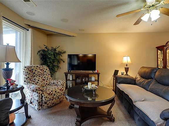 3rd image of 1103 Carlisle Dr