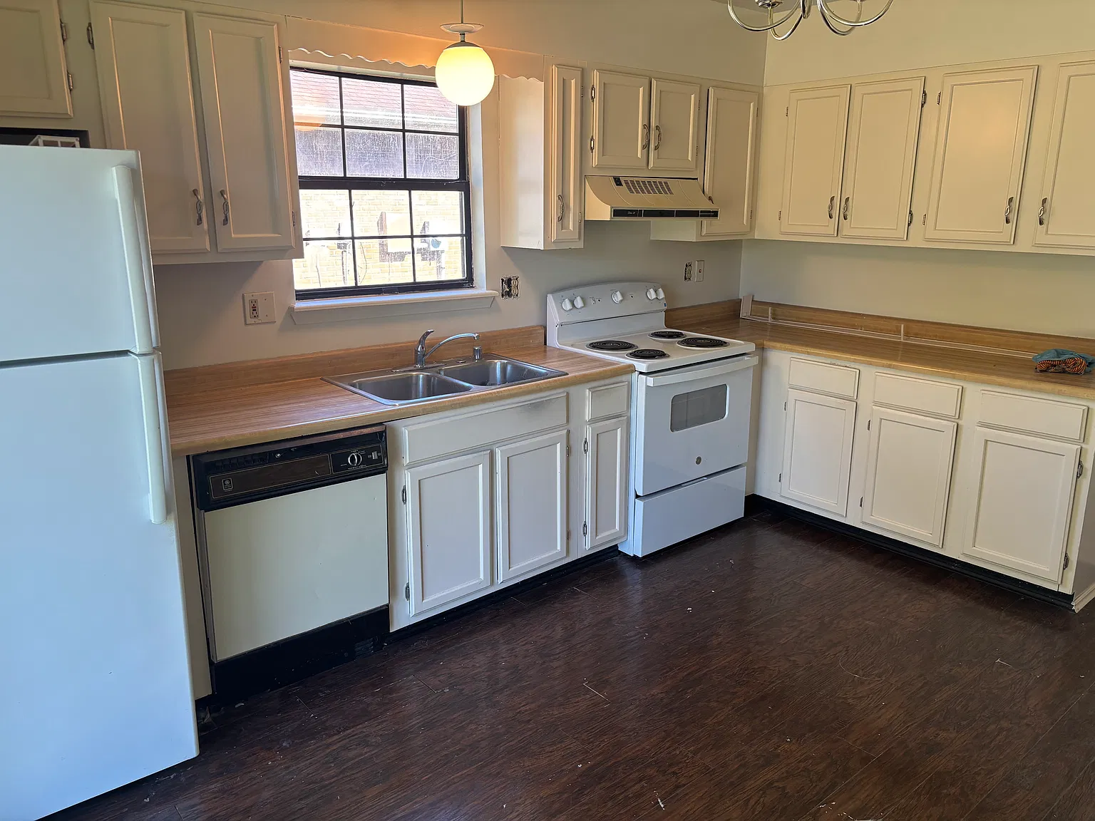 3758 Chamberlain Ct — Photo 2