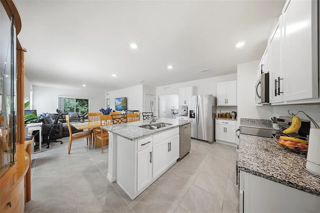 3 bed, 2.0 bath, 1617 sqft, $2,200 — Photo 3