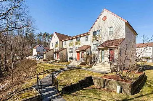 94 E Ridge Rd