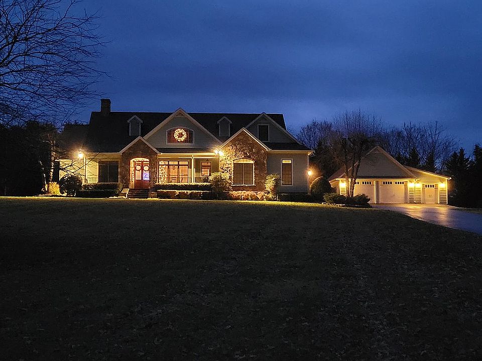 1st image of 445 Riverchase Dr