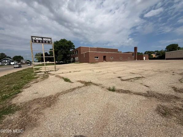 307 S 5th St, Milbank, SD 57252