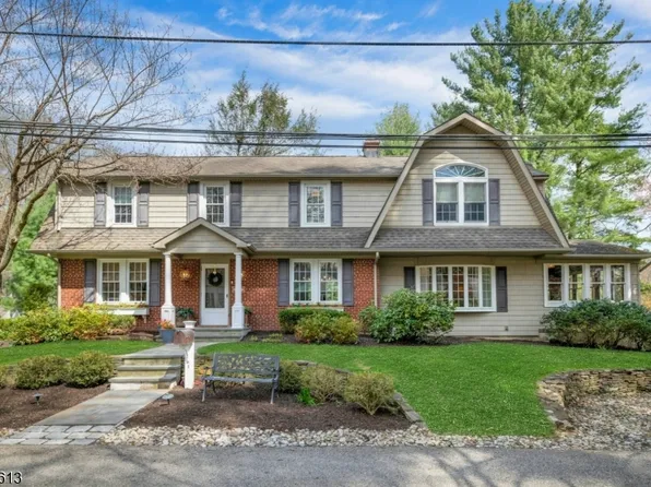 1 Warwick Rd, Mountain Lakes Boro, NJ 07046
