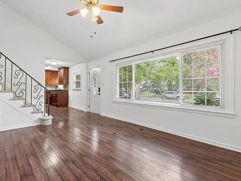 1261 River Oaks Dr — Photo 6