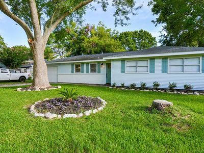 616 Holly St, Angleton, TX, 77515