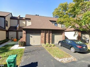 300 Linden Ln, Wheeling, IL 60090