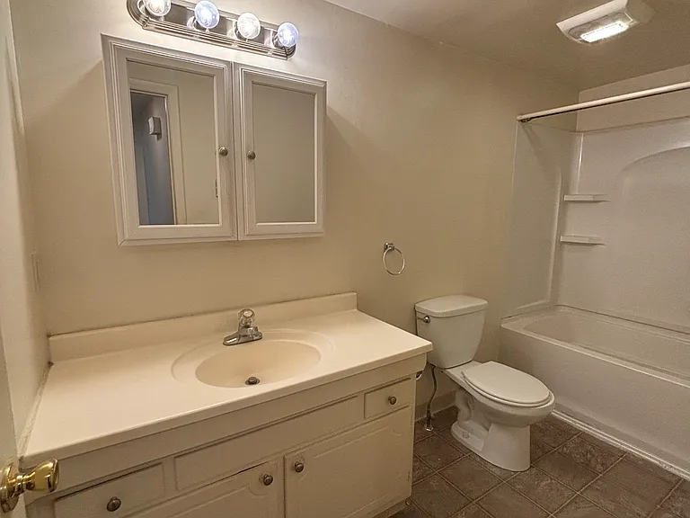 31 N Main St #9 — Photo 12