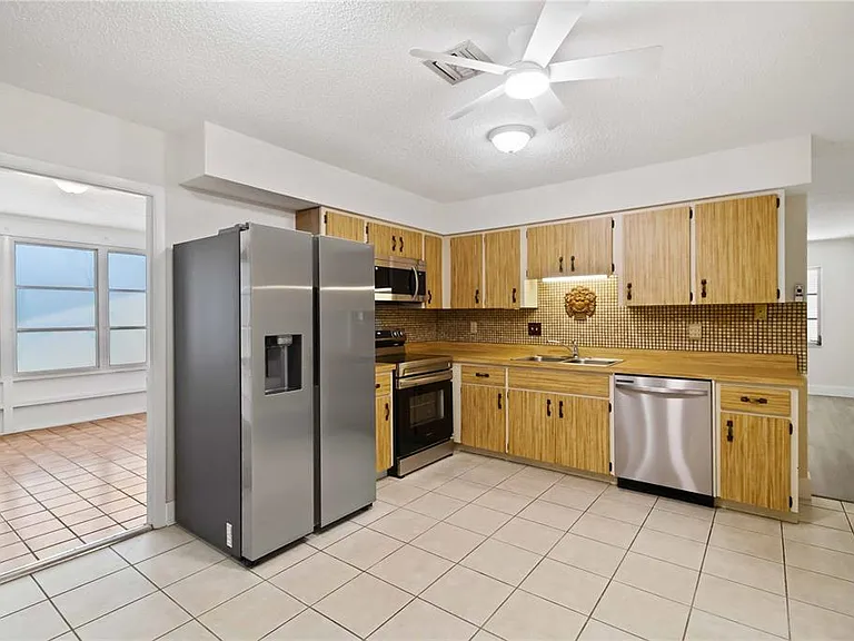 1028 Lillian St — Photo 15
