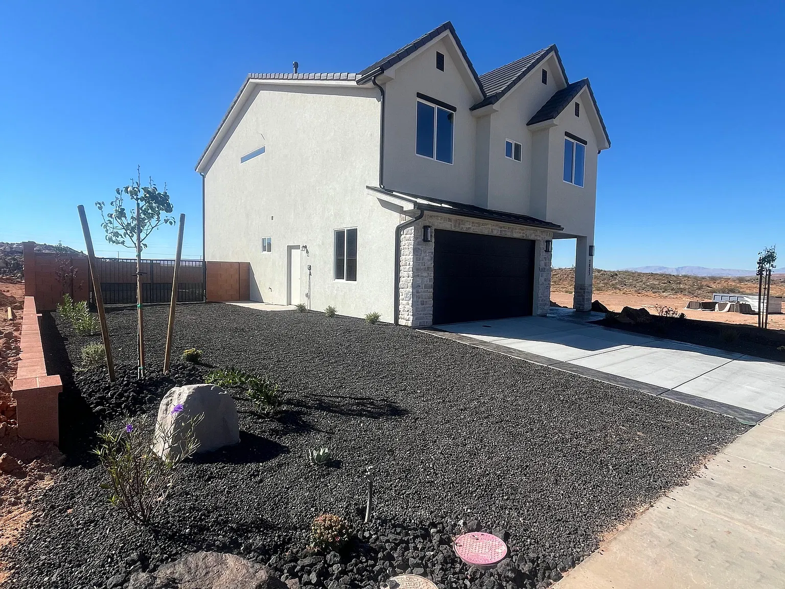 Spacious new home with views — Photo 1