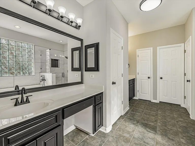 10802 Hastings Ln — Photo 14